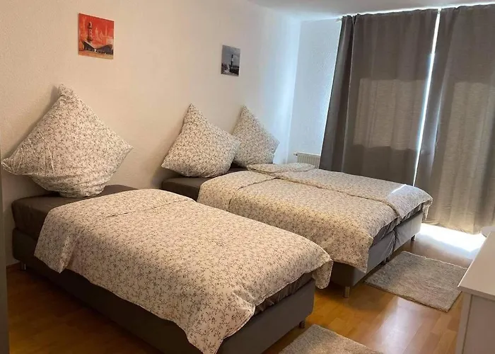 Beste Lage In Rostock: 2-Zimmerwohnung Mit Balkon Im 1.Og