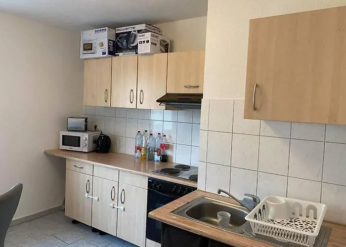 Beste Lage In Rostock: 2-Zimmerwohnung Mit Balkon Im 1.Og