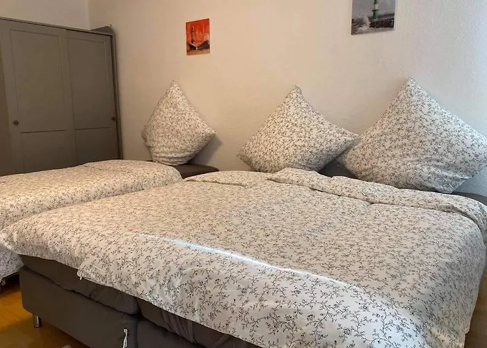 Beste Lage In Rostock: 2-Zimmerwohnung Mit Balkon Im 1.Og
